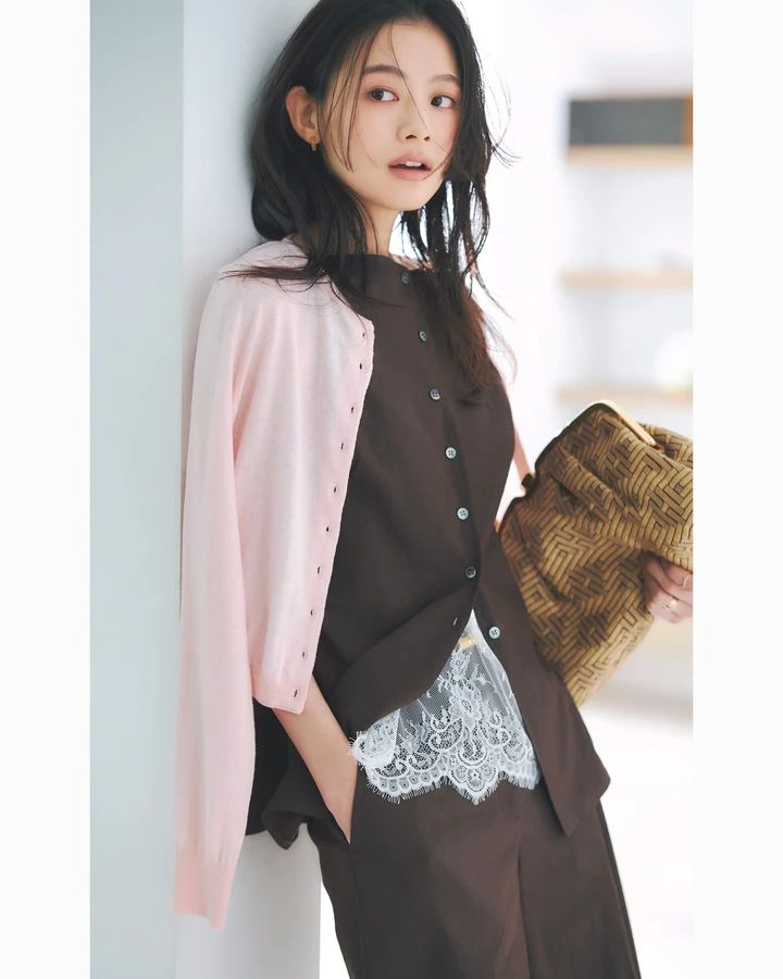松木育未 レースキャミコーデ