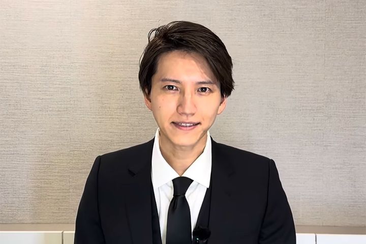 結婚と第1子誕生を報告する田口淳之介さん／田口淳之介さんのYouTube「田口淳之介official」（@田口淳之介official）より