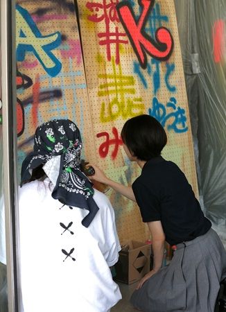 【東京都町田市】松陰高校町田校に那須川天心選手を応援する壁面アート登場！制作現場を学びの機会に