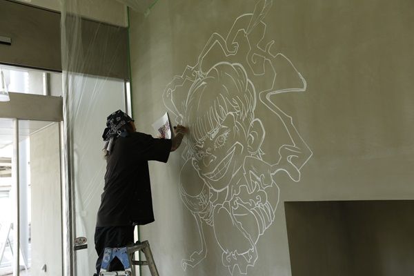 【東京都町田市】松陰高校町田校に那須川天心選手を応援する壁面アート登場！制作現場を学びの機会に