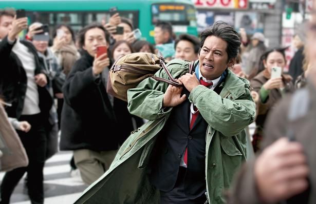【写真を見る】国民的シリーズ「踊る」が令和の時代に本格復活！『国宝』からの“邦画実写歴代No. 1”奪取が期待されるも、シリーズ初の事態が… [c]2026フジテレビジョン BSフジ ビー・エー・シー