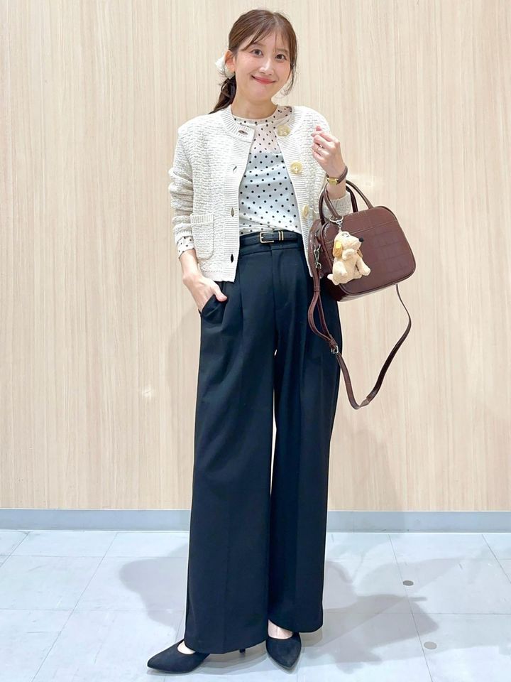 顔を明るく見せるカラーできれいめにまとめて 出典：StyleHint