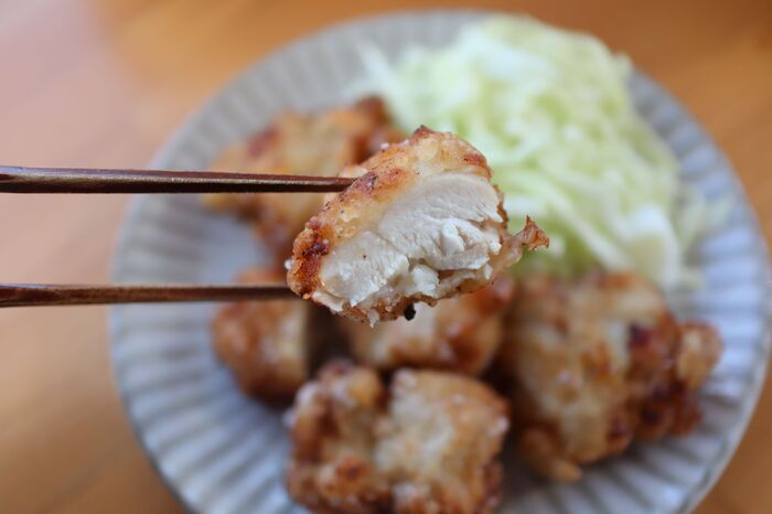 いつもの『唐揚げ』が変わります。カリジュワ〜に揚げるための〈たった5つのコツ〉を大公開♡