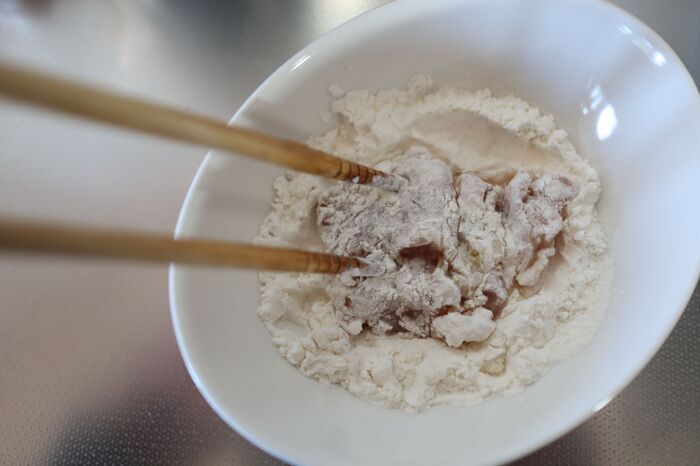 いつもの『唐揚げ』が変わります。カリジュワ〜に揚げるための〈たった5つのコツ〉を大公開♡