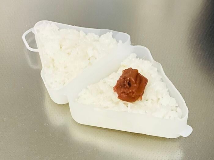 【セリア】グニャグニャ謎ケース、正体判明！使った瞬間「これ考えた人、天才…」優秀アイテムに注目♪