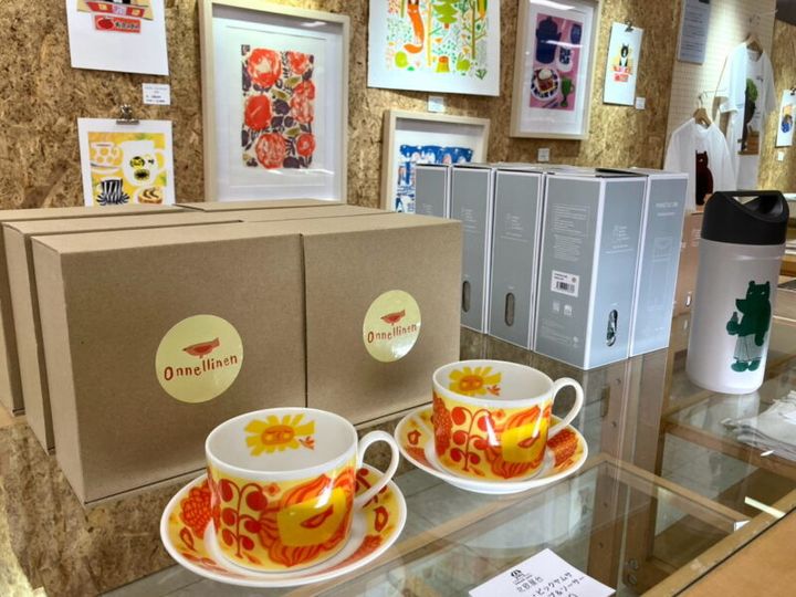 マッティ･ピックヤムサさんの作品。ご本人がその場でイラストを描くアトリエコーナーも。
