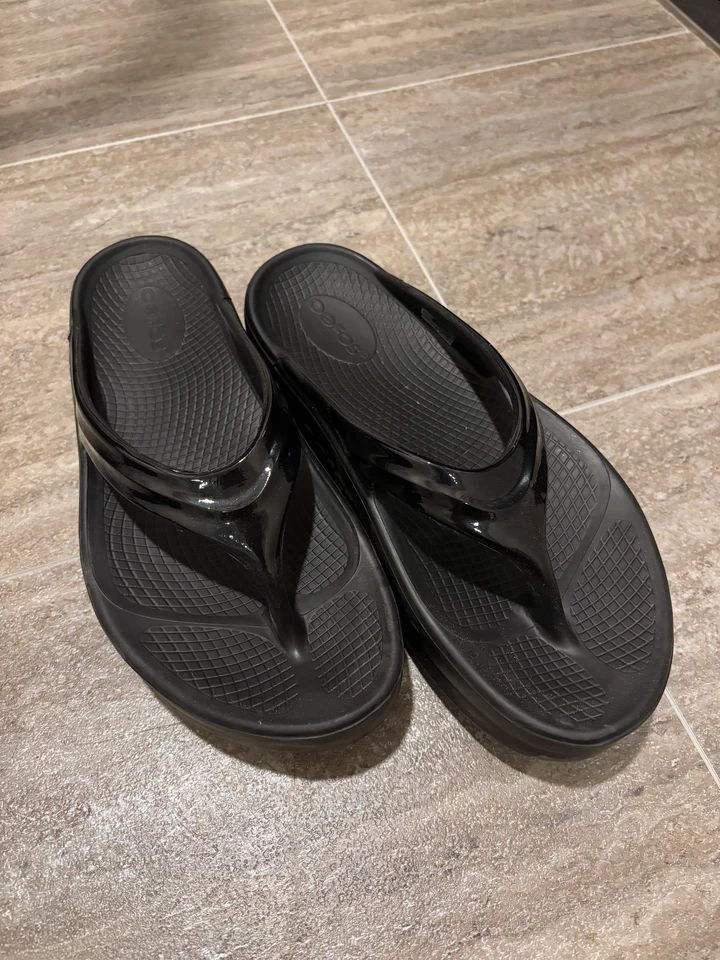 厚底OOFOSがちょっとしたお出かけに便利＆疲れ知らず Nikeの厚底サンダルと比較してみた_1