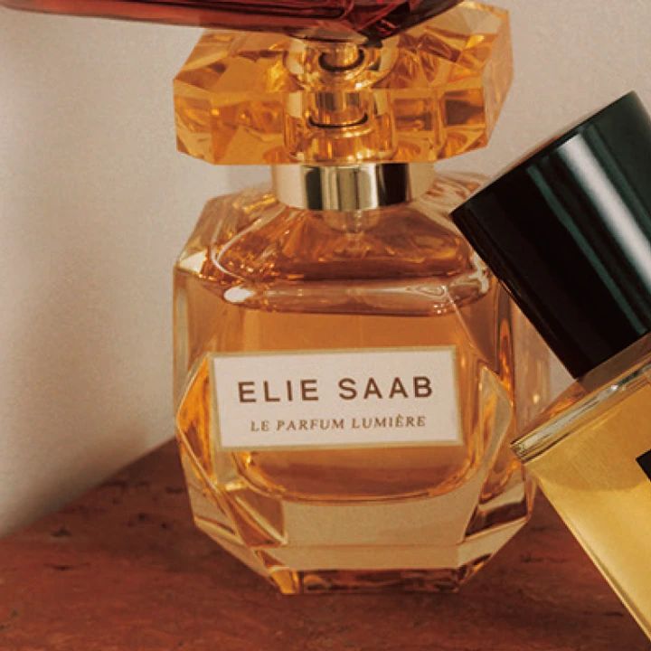 【ELIE SAAB】モダンに解釈されたフローラルブーケの香り