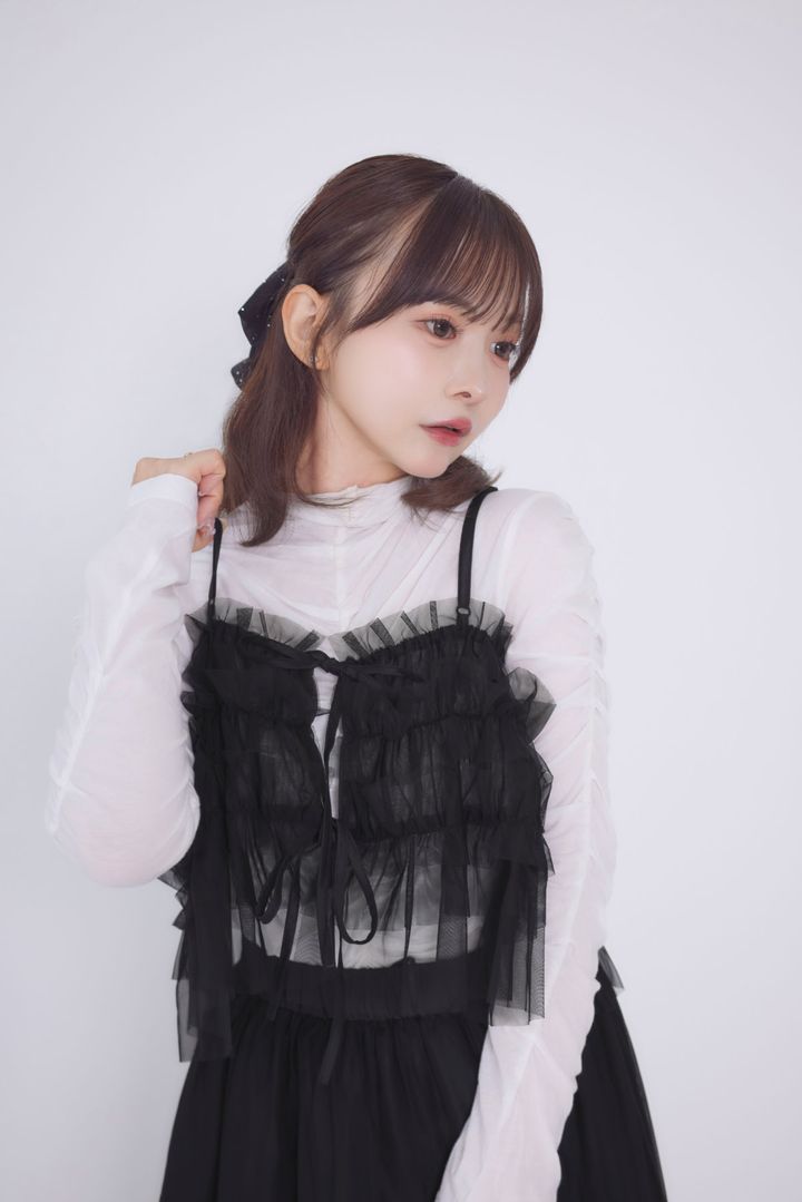 Tiny EDENの服を着用した平松可奈子
