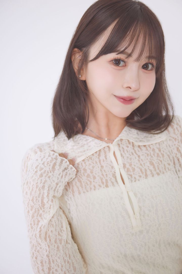 Tiny EDENの服を着用した平松可奈子