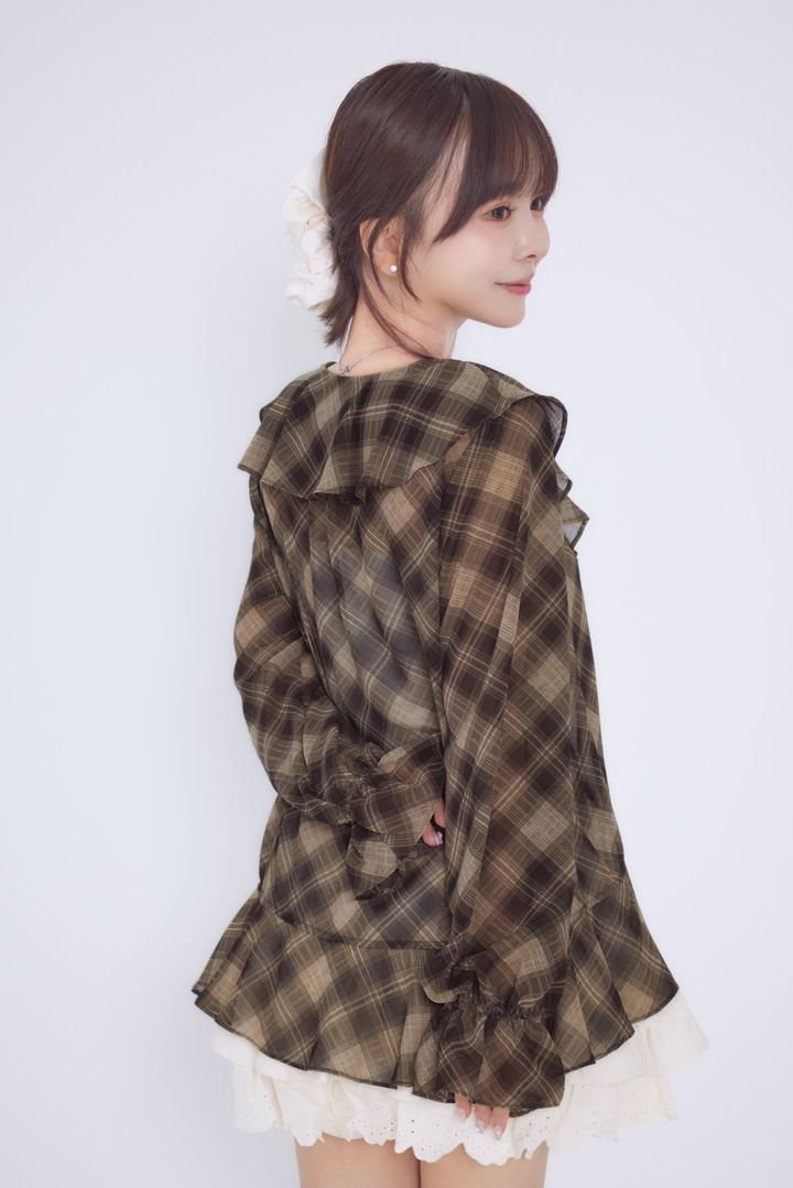Tiny EDENの服を着用した平松可奈子