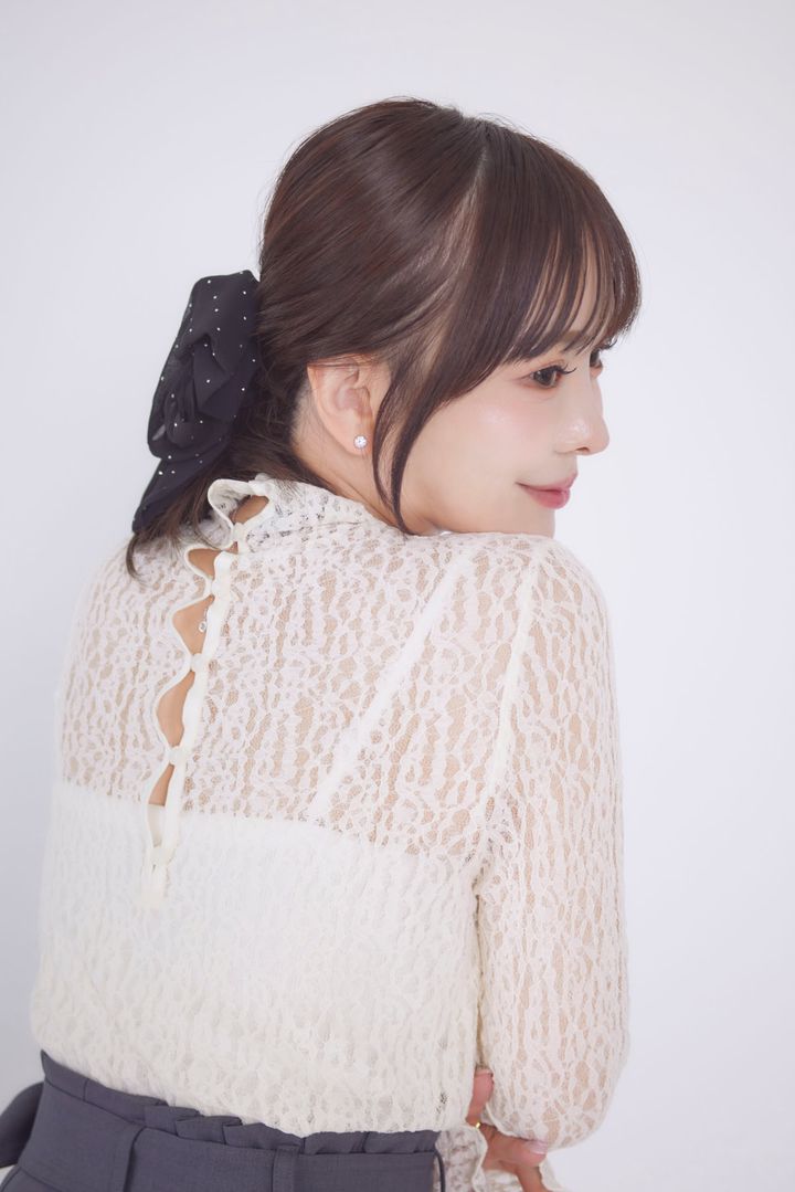 Tiny EDENの服を着用した平松可奈子