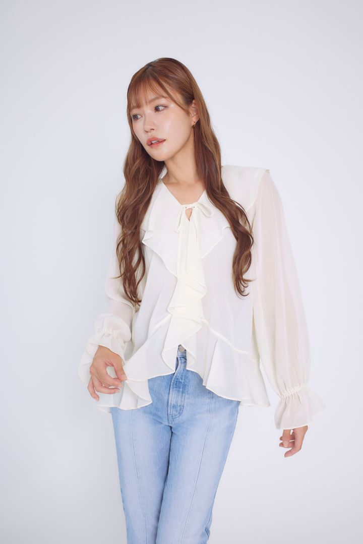 Tiny EDENの服を着用した阿比留あんな