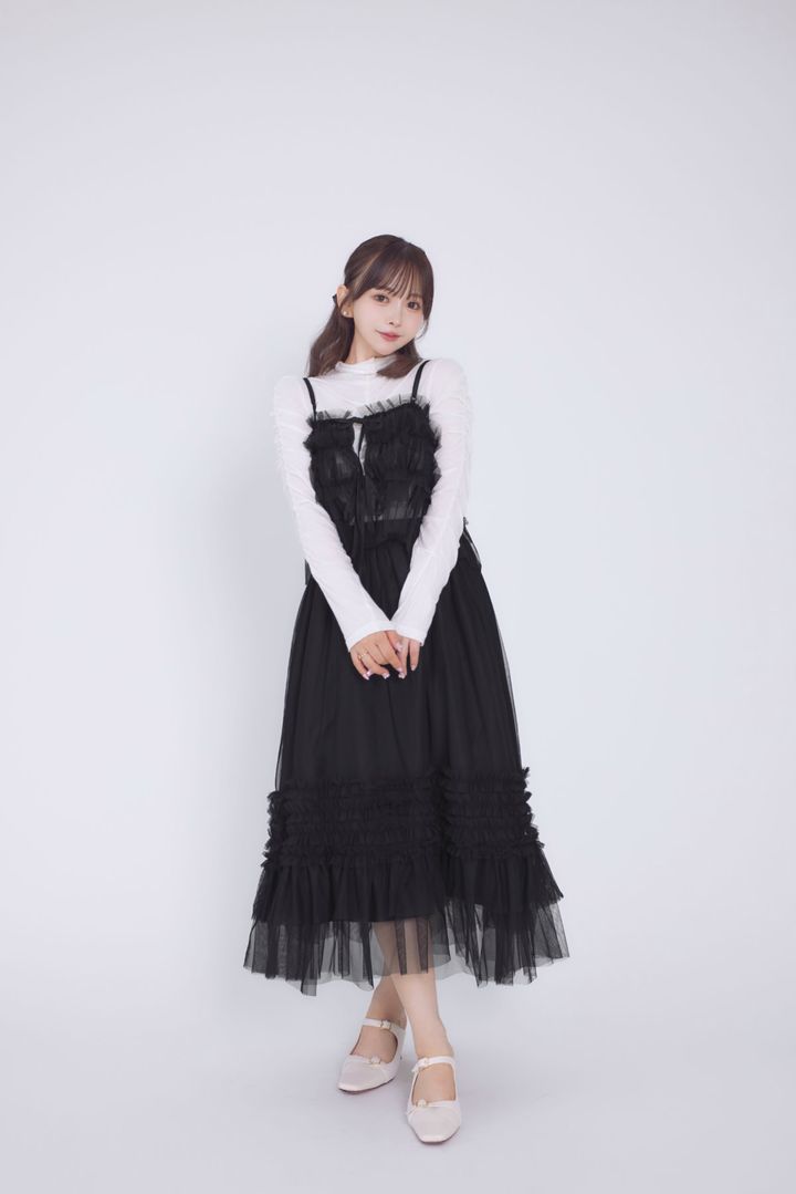 Tiny EDENの服を着用した平松可奈子