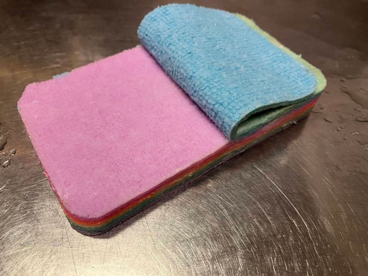 セリア：はがせる吸水スポンジ