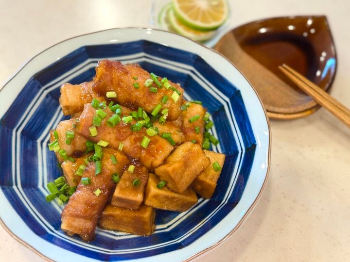 小ネギを散らして食べるとおいしい肉巻き高野豆腐はお弁当のおかずにも夕飯にもおいしい