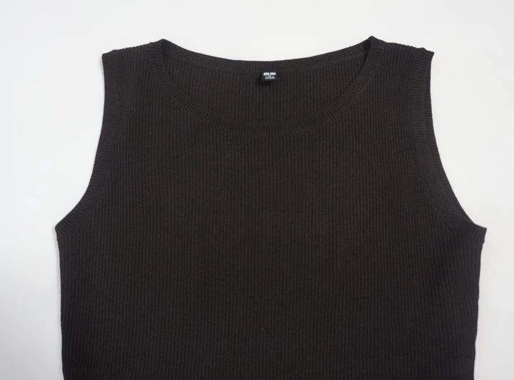 【UNIQLO(ユニクロ)】秋先まで使える！ウォッシャブルリブニットワンピース／ノースリーブ 1,990円_3