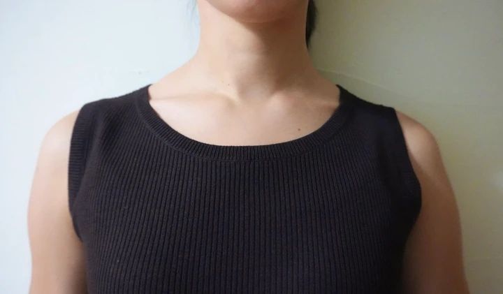 【UNIQLO(ユニクロ)】秋先まで使える！ウォッシャブルリブニットワンピース／ノースリーブ 1,990円_2