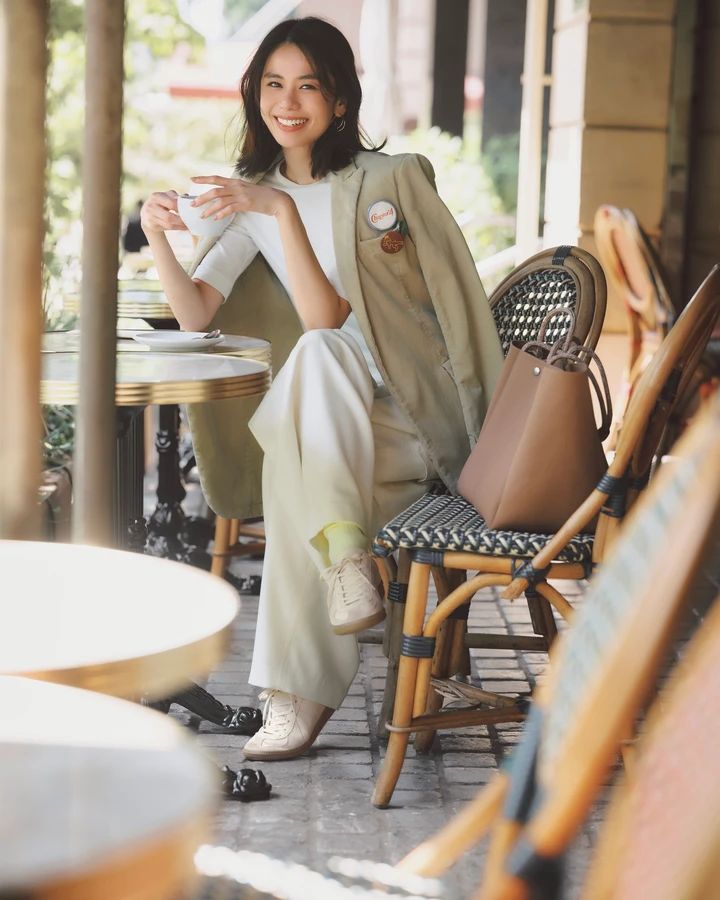 佐藤晴美 スニーカーコーデ