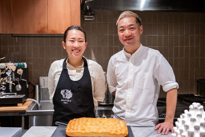 荒木康朗さん（右）とくるみさん（左）。
