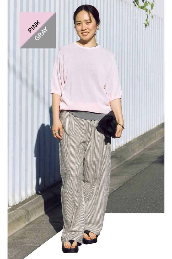 トップス¥20,900、中に重ねたトップス¥20,900、パンツ¥25,300（すべてHER.）、バッグ ¥28,600（モルフェ）、シューズ¥12,980（ウーフォス／すべてHER.カスタマーサービス）