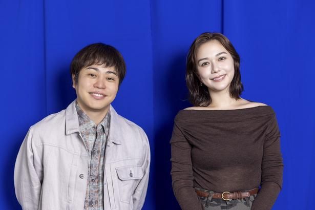 愛犬家として知られるNONSTYLE 井上裕介＆村重杏奈 撮影/木村篤史
