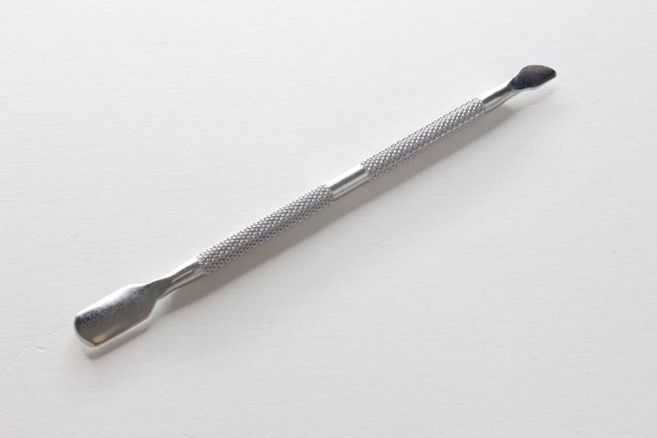 メタルプッシャー本体を真上から撮影。両端の形状がわかる