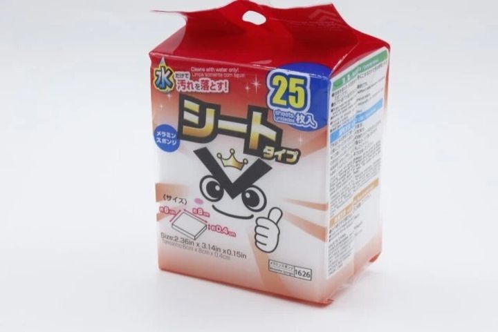 赤いパッケージにキャラクターが描かれたメラミンスポンジシート