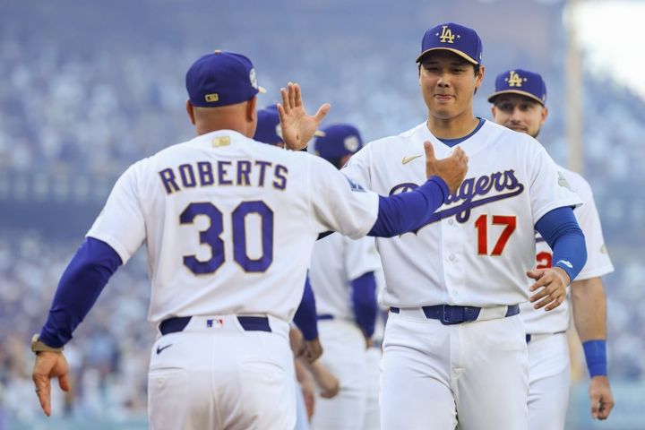 ドジャース・大谷翔平（写真右）（C）Getty Images