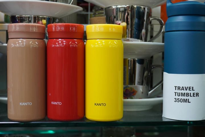 韓国でも大人気の、日本のブランド「KINTO」のタンブラーのニセモノを発見。その名も「KANTO」とは、驚きです。