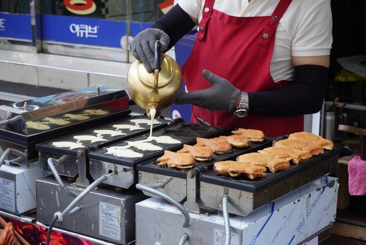 たい焼きならぬ、フナ焼き。日本のたい焼きよりも小ぶりです。
