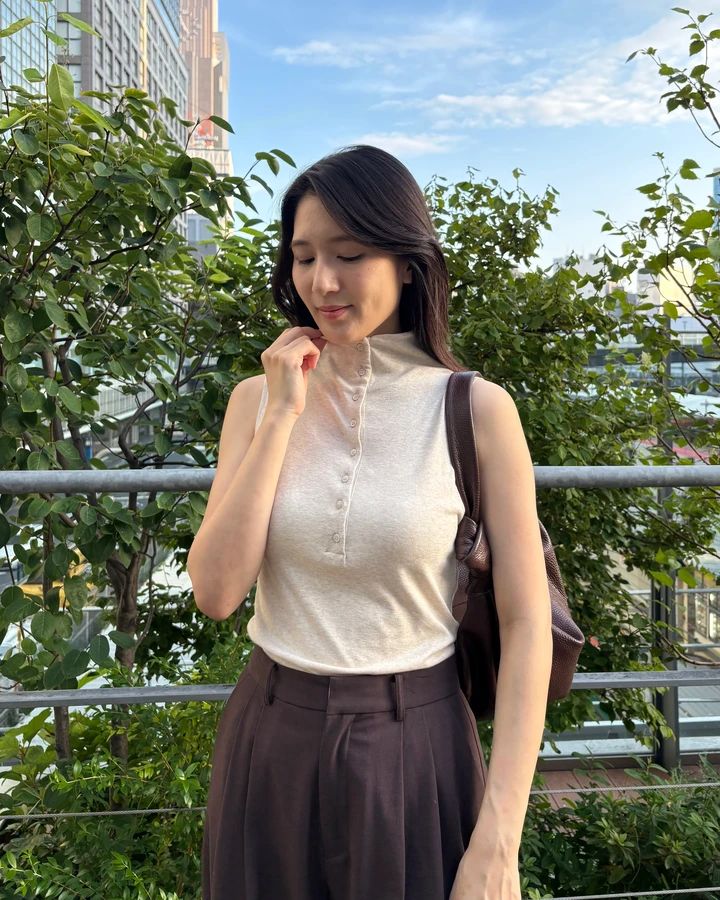 ZARAで見つけた¥2,990のハイネックトップスが、まだ暑い秋にぴったり！_1