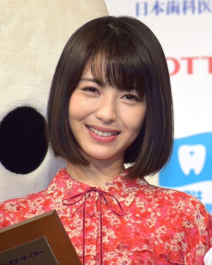 「うさぎ顔でかわいい女性芸能人」ランキング、4位の浜辺美波さん