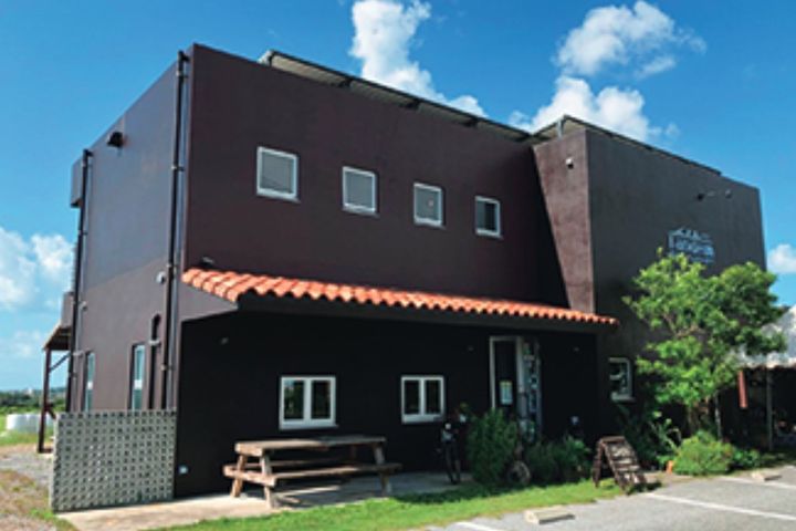 【工具完備ガレージ＆屋根付き駐輪場無料】バイク好き夫妻が迎える沖縄「Ｂ＆Ｂタンデム」