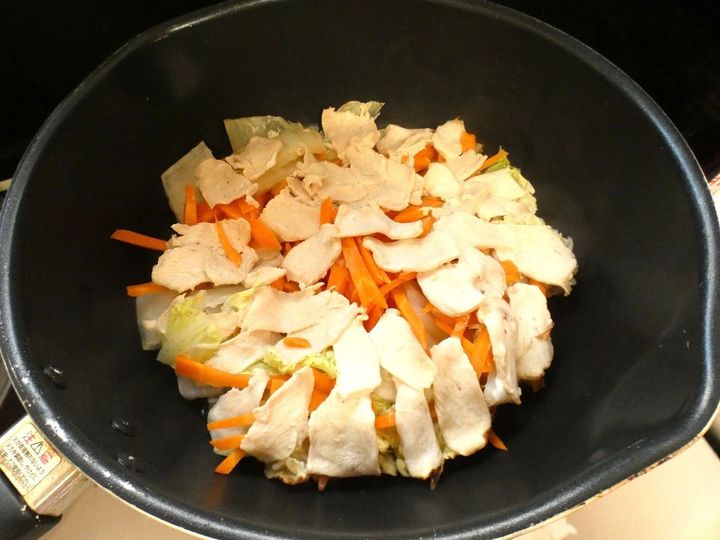 フライパン1つ！「白菜と鶏むね肉の重ね蒸し」