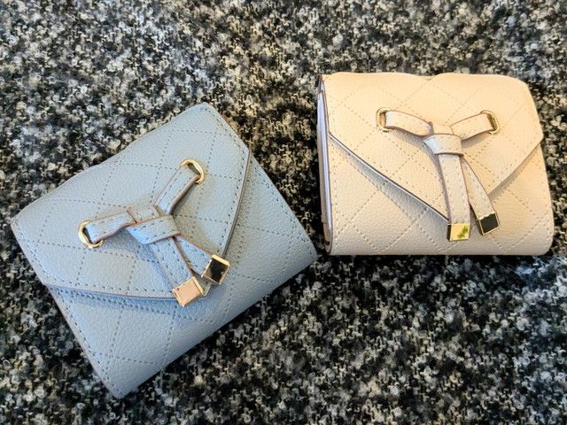 QUILTING SAXE BLUEとQUILTING BEIGEを並べたアップ写真