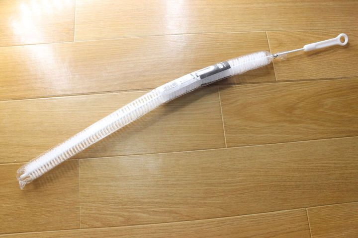 パッケージに入った白いパイプクリーナー全体