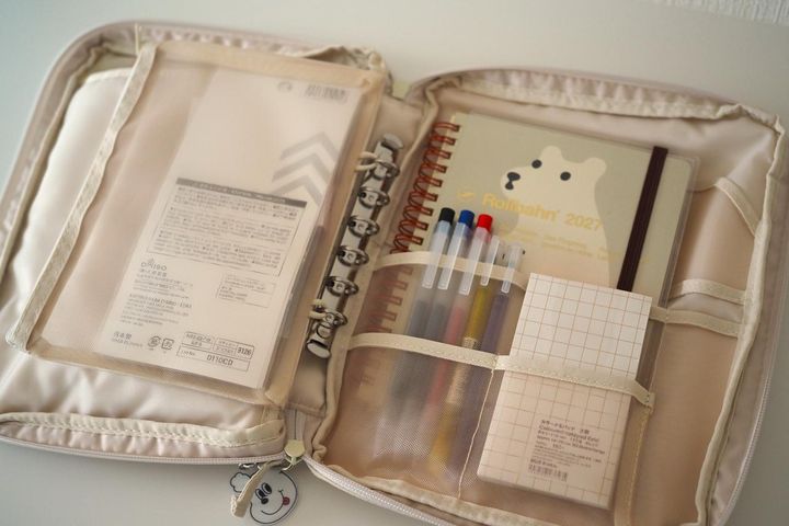 画像: 無印のコレクションケースを文房具ポーチに