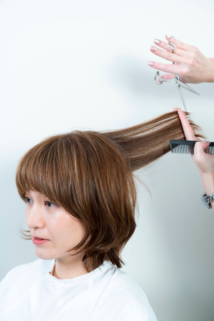 前髪を奥から作り、レイヤーを入れることで分け目を目立ちにくく！