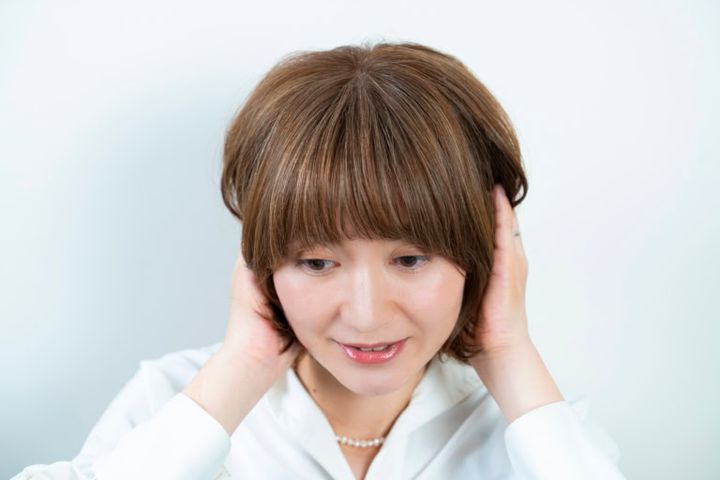 軽めのバームやオイルでツヤ感を出す
