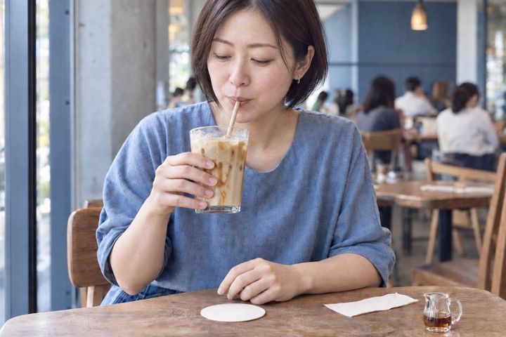 「休日になると甘い飲み物を何杯も…」ダイエット中に見直したい“飲む量と選び方”