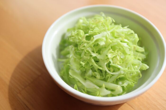 パサパサ回避！たった“ひとさじ”でキャベツがずっとシャキシャキになる！？2時間後も感動レベルの裏ワザ♡