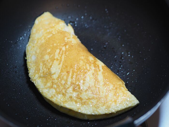 世界遺産の味を再現する裏ワザ！身近な食材ひとつで信じられないほど膨らむ極上ふわふわオムレツ