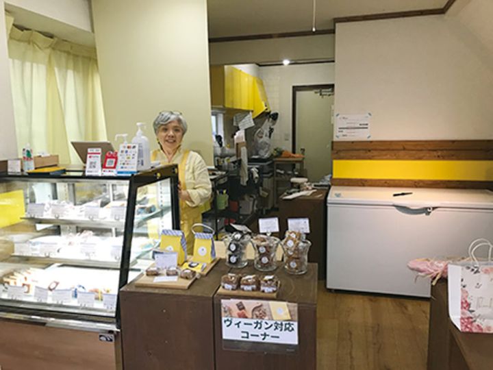 61歳で経営していたケーキ店を譲渡。「その後、母と義母を見送ってから、ようやく自分のための時間を持てるようになりました」