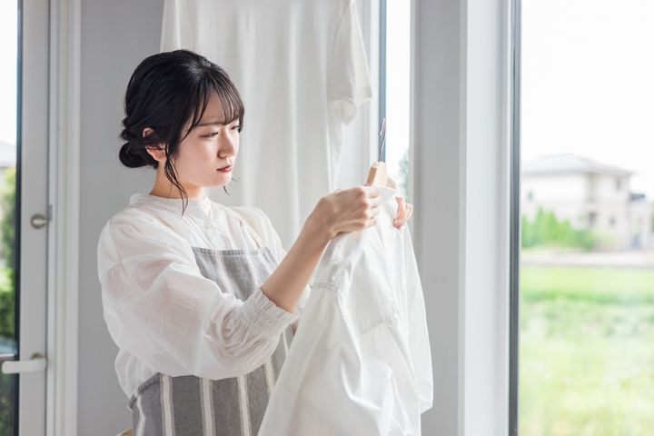 衣類の汗ジミを簡単に落とすには？（画像はイメージ）