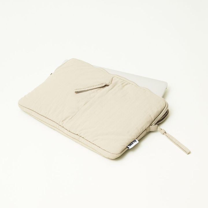 PADDED LAPTOP SLEEVE Olive ￥11,550 ／オレンド（チェルシー）