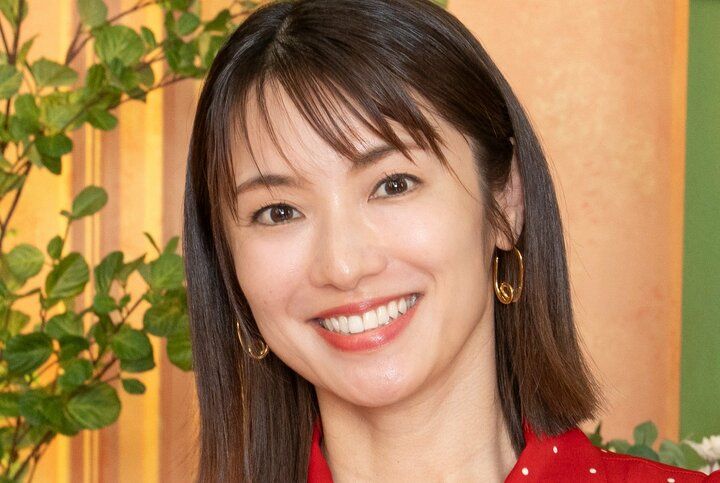 【写真・画像】13歳差婚・内山理名（44）、夫・吉田栄作（57）との結婚写真に絶賛の声「ドラマみたい」「素敵すぎる」 1枚目
