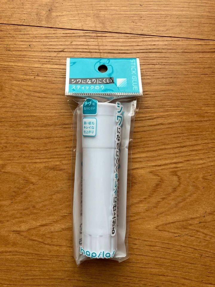 セリア：シワになりにくいスティックのり