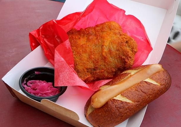 チキンは可食部が多くて食べ応え満点！プレッツェルの生地も美味