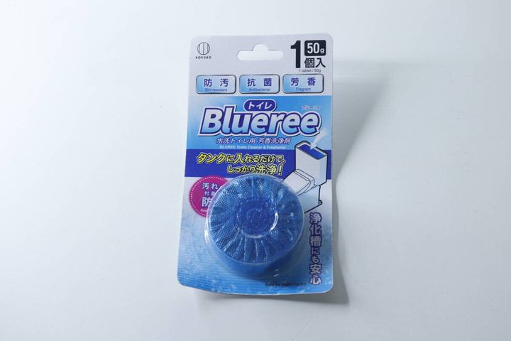 セリアのトイレ用防汚芳香洗浄剤「Blueeree」のパッケージ